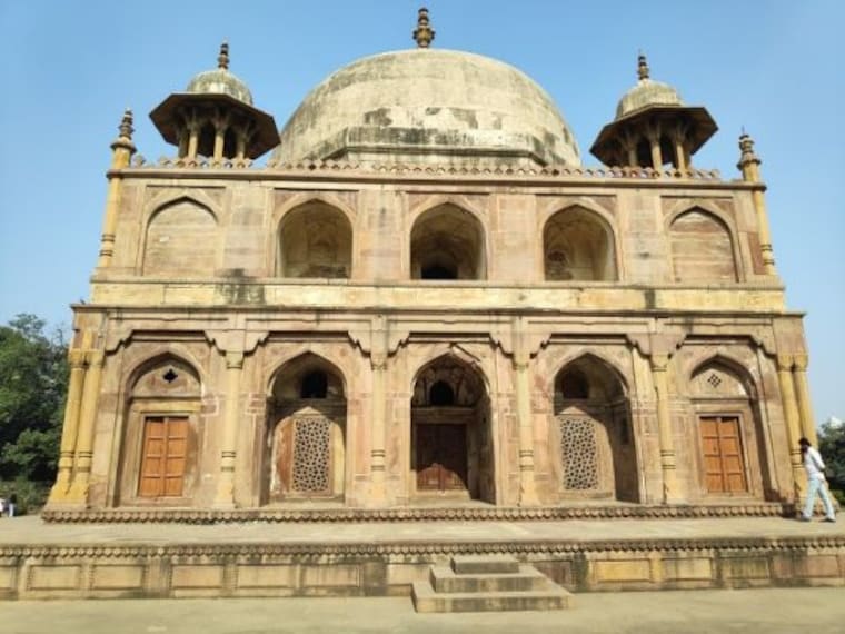 Khusrau Bagh-1